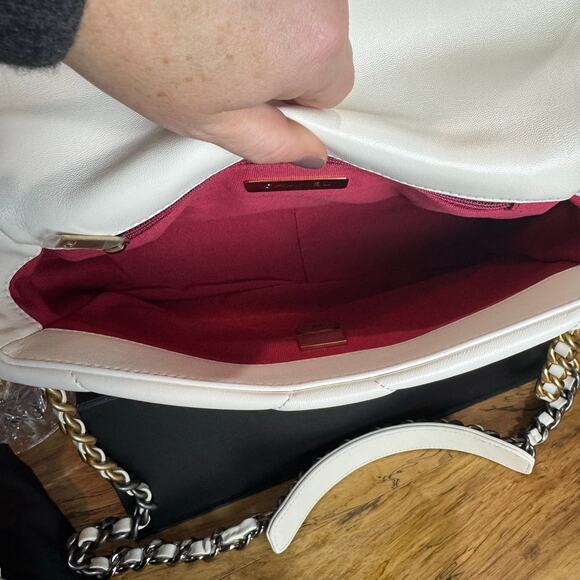 Chanel 19 Ivory Lambskin Mixed Metal Medium Bag Microchipped Authentic CoA - Picture 6 of 9